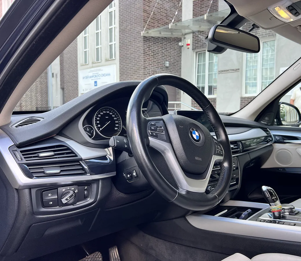 BMW X5 M Sport 6