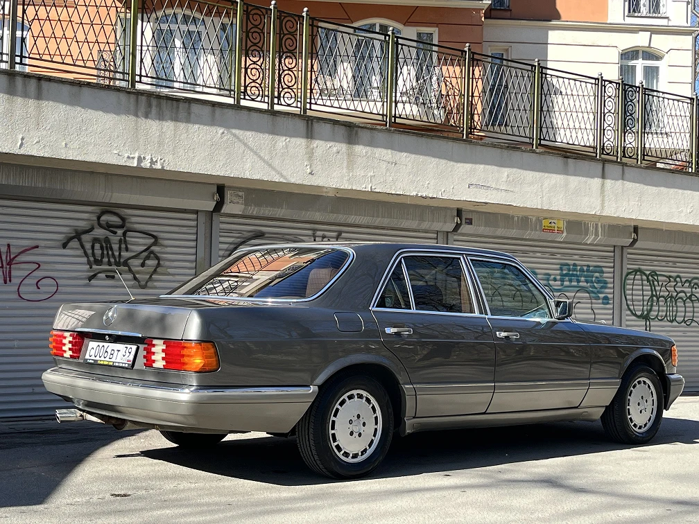 Mercedes W126 S-Class 4